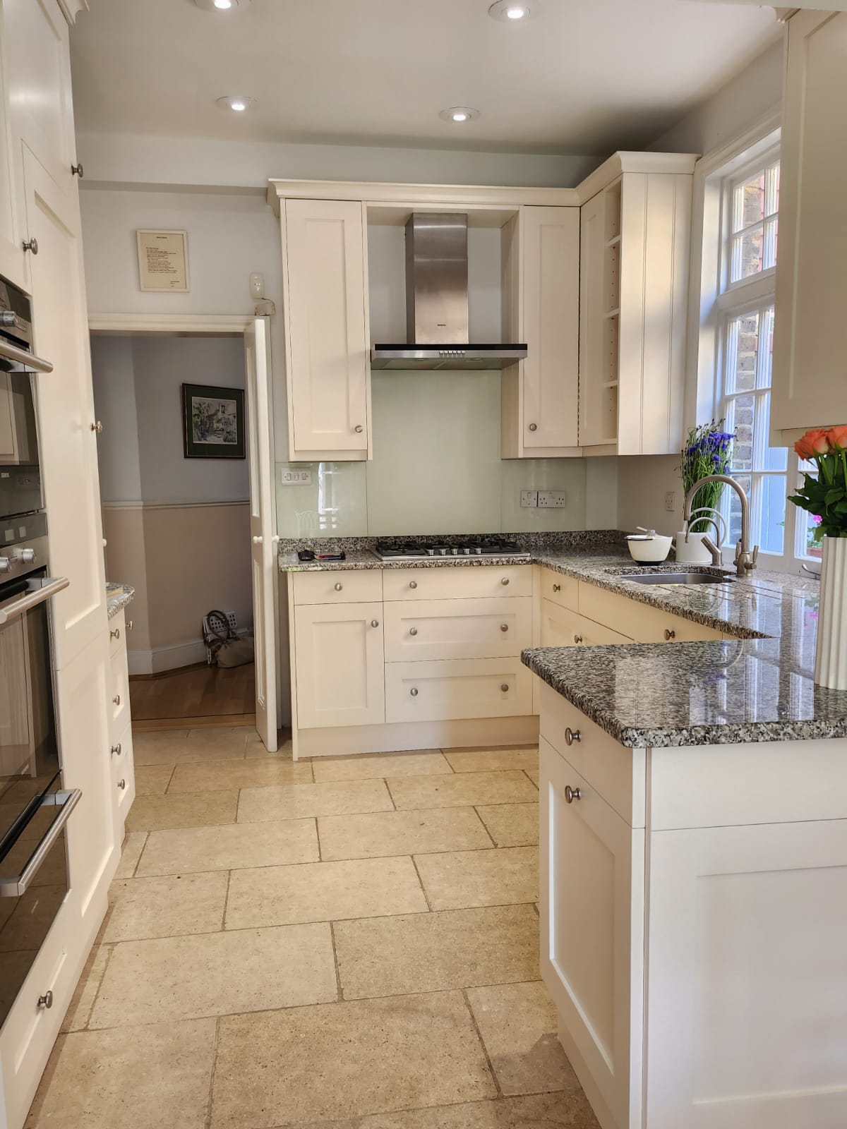 The Benefits of a resprayed Light-Coloured Kitchen
